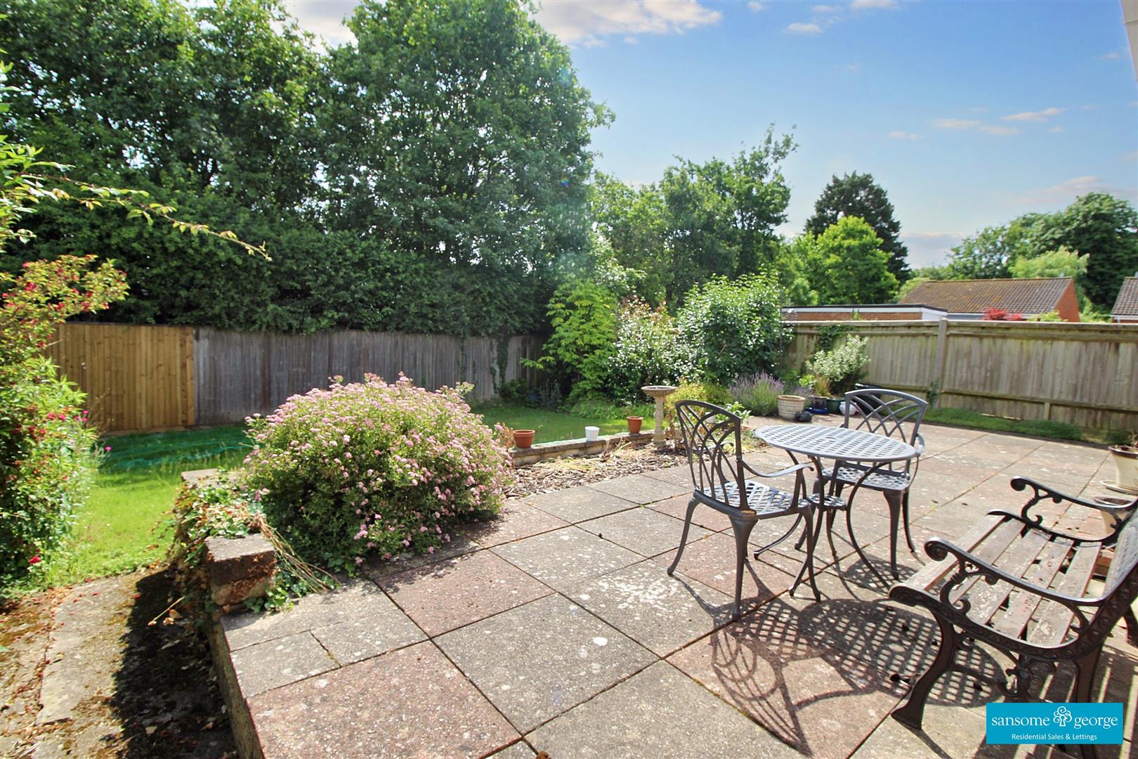2 bed property in Hawthornes, Tilehurst